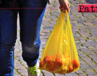 LIPARI – Da venerdì vietato uso e vendita di shopper e stoviglie in plastica.