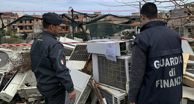 SANTA TERESA DI RIVA – Sequestrata discarica abusiva. Rinvenuti rifiuti pericolosi e tossici