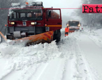 NEBRODI –  Emergenza neve, mezzi e operatori in azione per garantire la percorribilità delle strade provinciali.