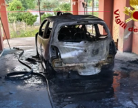 MAZZARRA’ SANT’ANDREA – Auto in fiamme. I primi rilievi rivelano la natura dolosa, intervento dei Vigili del Fuoco di Milazzo.