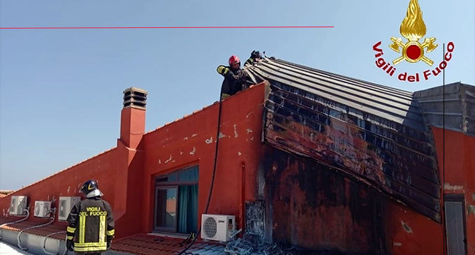 BARCELLONA P.G. – In fiamme pannelli fotovoltaici sul tetto di un’azienda ortofrutticola