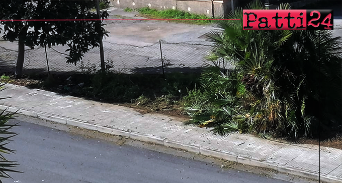 PATTI – Si sta provvedendo alla pulizia di marciapiedi e piccole aree “preda” di erbacce.