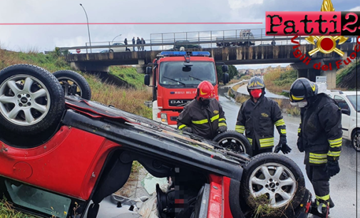 MILAZZO – Auto sbanda e si ribalta causa manto stradale viscido. Lievi ferite per il conducente