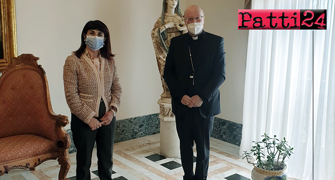 PATTI – Nel palazzo vescovile, il nuovo Prefetto di Messina, dott.ssa Cosima Di Stani, ha incontrato il vescovo mons. Giombanco.