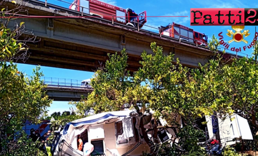 A20 – Auto con carrello trasportante mezzo nautico precipita dal viadotto nei pressi di Pace del Mela. Un morto e un ferito.