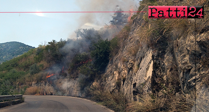 SAN PIERO PATTI – Un vasto incendio sta interessando un costone lambendo la strada provinciale 122.
