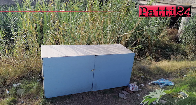 PATTI – Disfarsi di un mobiletto all’ingresso del lungomare… l’inciviltà di uno o piu’ a danno di tutti.