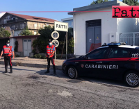 PATTI – Imbracciando una sedia aggredisce i Carabinieri intervenuti in soccorso di una donna colpita al volto. Arrestato 44enne.