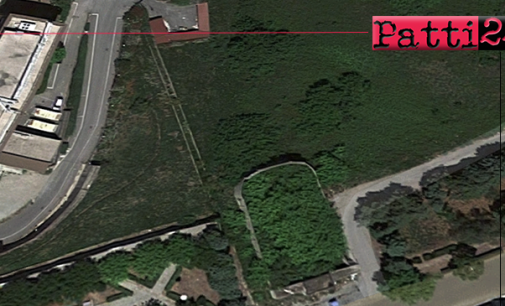 PATTI – Area ex Arena Adriana di via Trieste in una fitta vegetazione spontanea arricchita da rifiuti abbandonati.