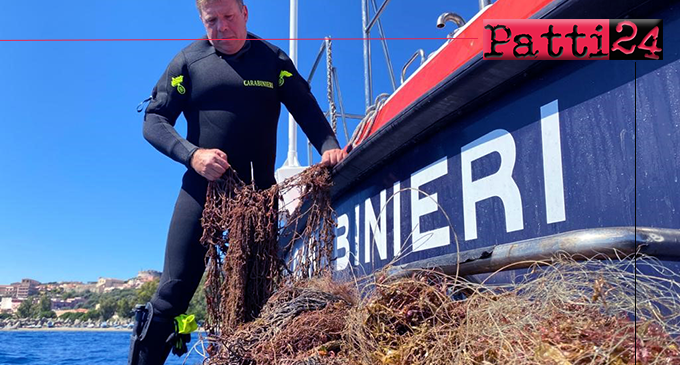 MILAZZO – Carabinieri recuperano una rete “fantasma” in mare, lunga circa 200 metri, a 36 metri di profondità, pericolosa per la fauna marina locale.