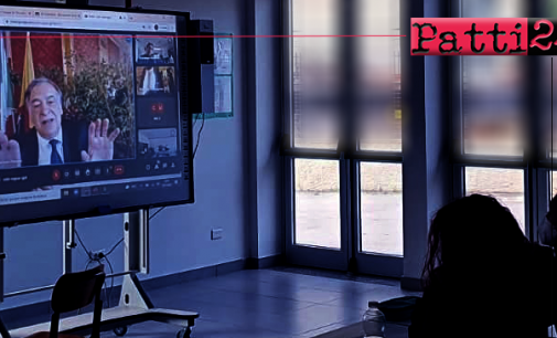PATTI – Difficoltà finanziarie e amministrative dei comuni. Gli studenti del Liceo incontrano on-line Leoluca Orlando.