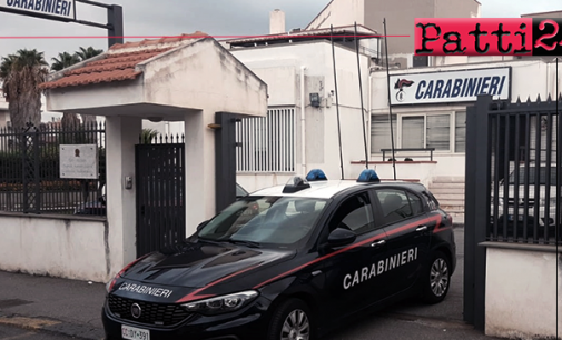 GIARDINI NAXOS – Alla vista dei Carabinieri cerca di disfarsi dello stupefacente. Arrestato pusher