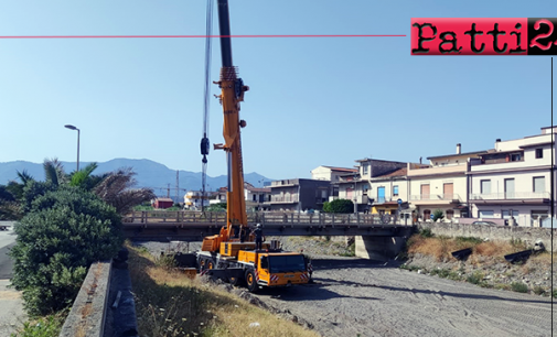 BARCELLONA P.G. – Avviati i lavori di smontaggio del ponte provvisorio di Calderà 