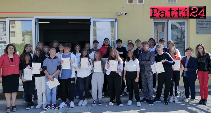 PATTI – Liceo “Vittorio Emanuele”. Consegnati i certificati “Cambridge Preliminary English Test” –  livello B1 – e “First Certificate English” –  livello B2.