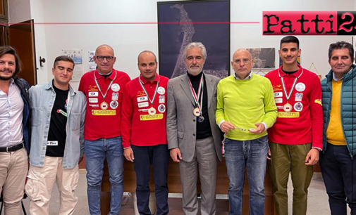 MILAZZO – L’assessore allo Sport, Nicosia premia la squadra di Plogging reduce dal mondiale nelle valli olimpiche del Sestriere