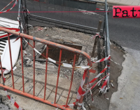 PATTI – Avanzano celermente i lavori di ripristino delle condizioni di sicurezza stradale in via P. Pio. Già tolte le tavole e riposizionato il tombino.