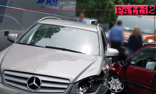 SAN PIERO PATTI – Incidente stradale in prossimità della località Pettirosso. Coinvolti un pullman e due auto