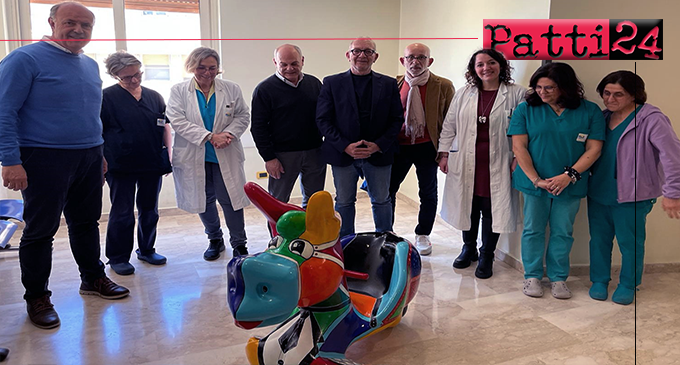 MILAZZO – Consegnato al reparto di pediatria dell’ospedale Fogliani un cavallo a dondolo distrutto in un parco gioco e ristrutturato da due milazzesi