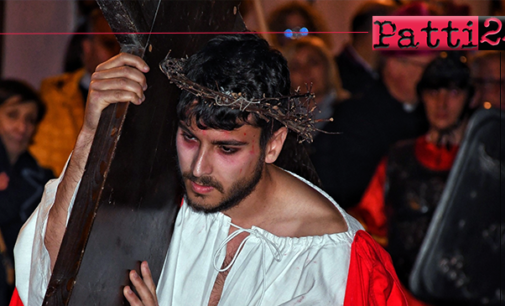 PATTI – Consensi e apprezzamenti per la Via Crucis Vivente organizzata dalla parrocchia “San Nicolò di Bari”